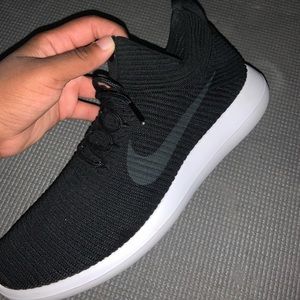 Nike Women’s Roshe Two Flyknit V2